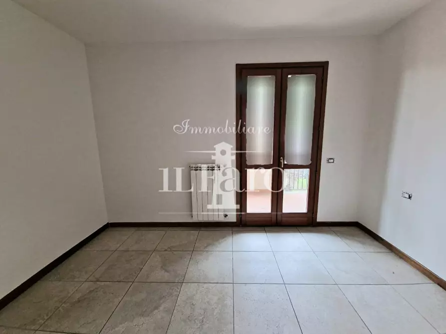 Immagine 10 di Appartamento in vendita  a Campi Bisenzio