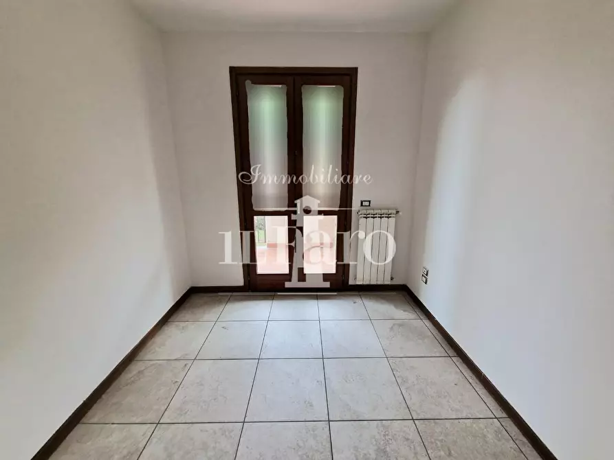 Immagine 12 di Appartamento in vendita  a Campi Bisenzio