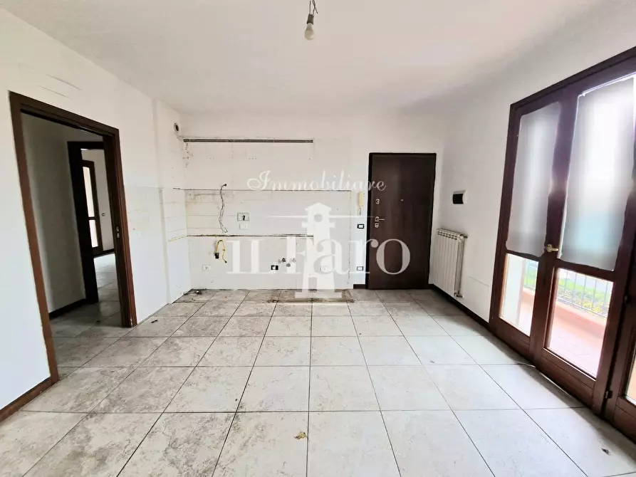 Immagine 1 di Appartamento in vendita  a Campi Bisenzio