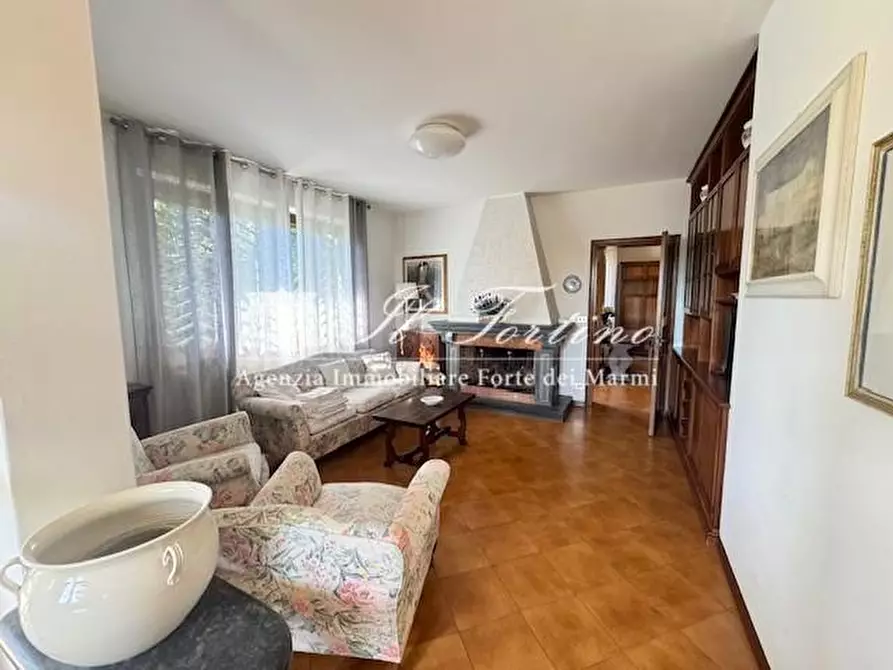 Immagine 12 di Villa in vendita  a Forte Dei Marmi