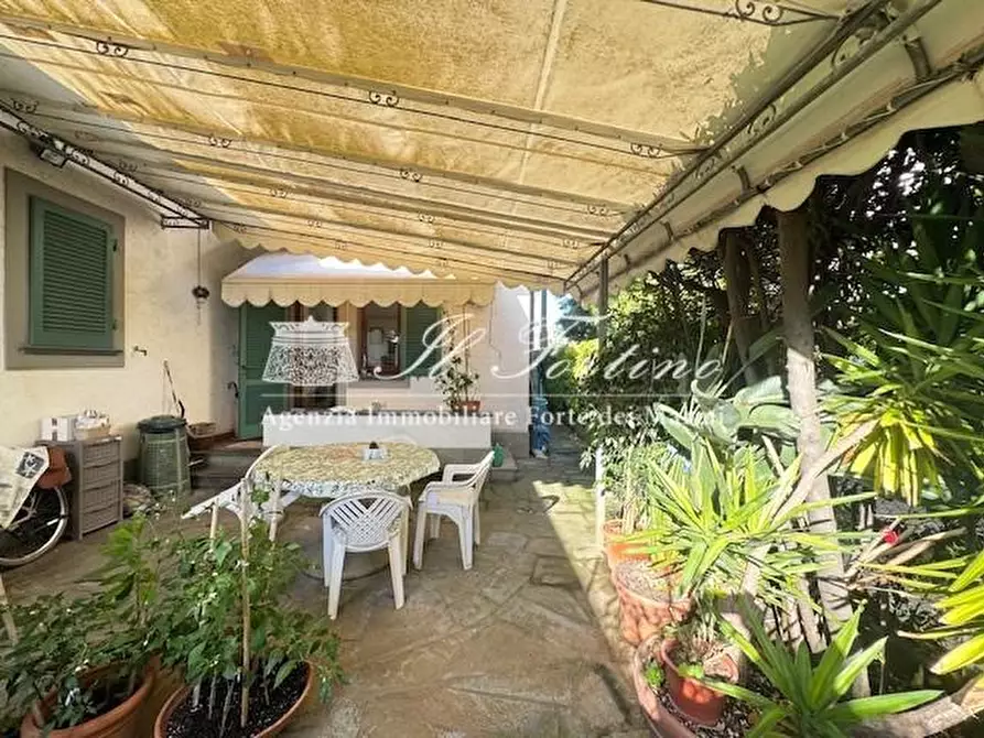 Immagine 5 di Villa in vendita  a Forte Dei Marmi