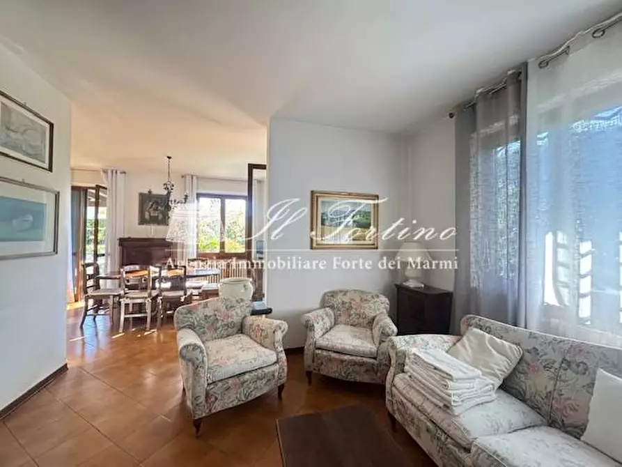 Immagine 8 di Villa in vendita  a Forte Dei Marmi