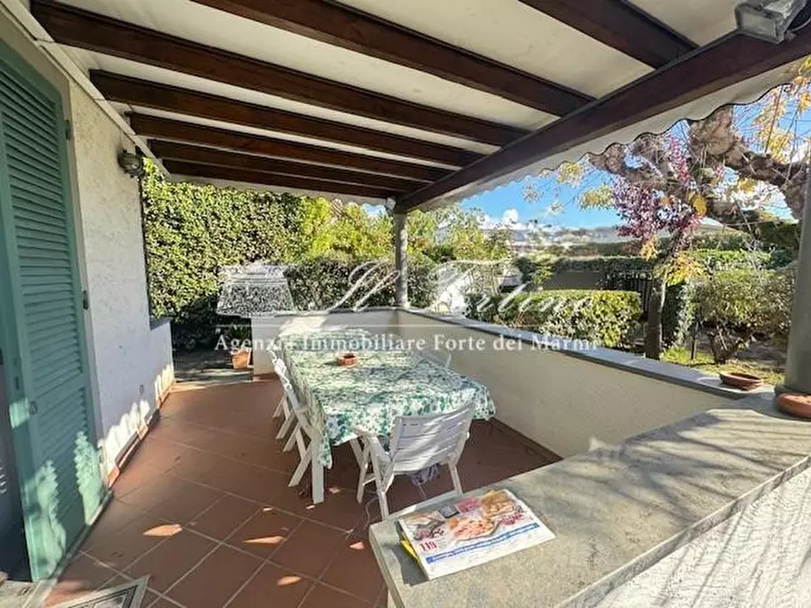 Immagine 4 di Villa in vendita  a Forte Dei Marmi