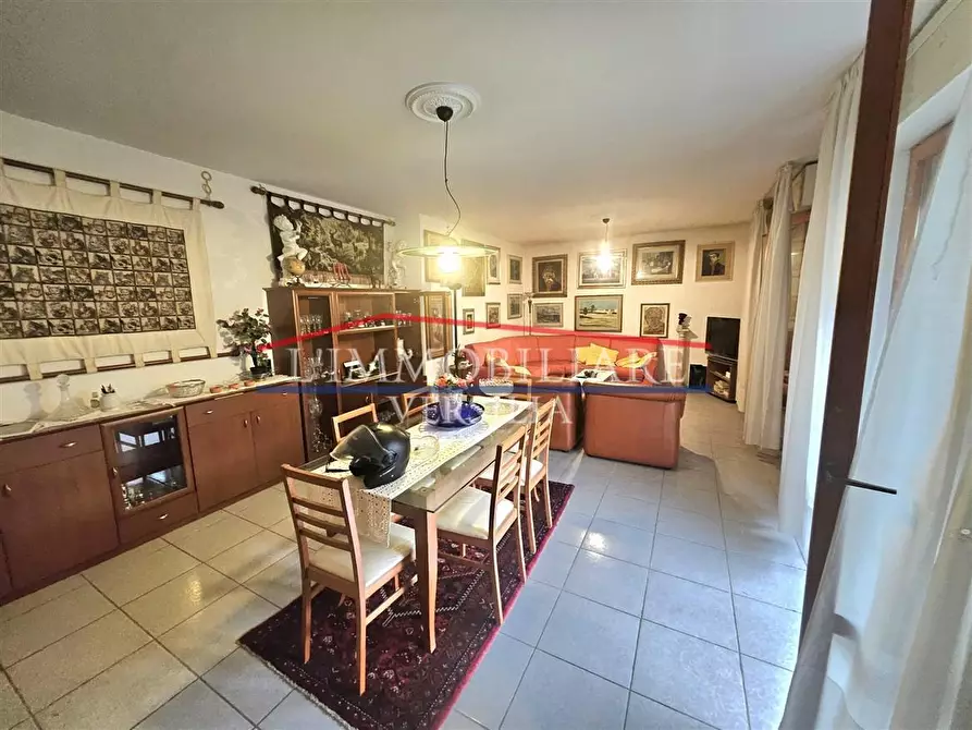 Immagine 3 di Appartamento in vendita  a Massa