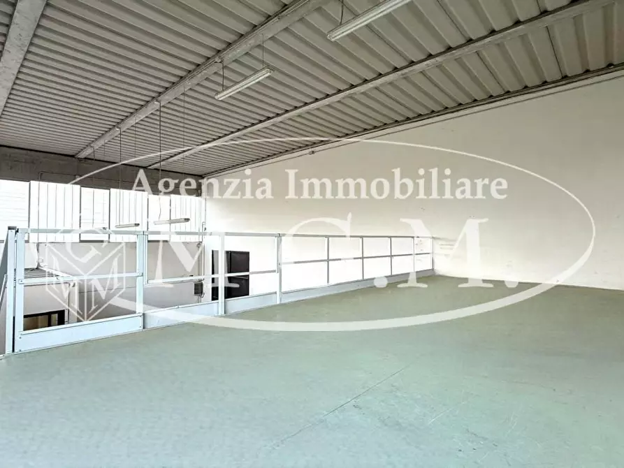 Immagine 2 di Attività artigianale in affitto  a Bientina