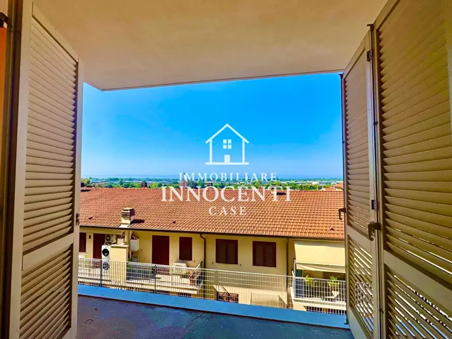 Immagine 1 di Appartamento in vendita  a Massa