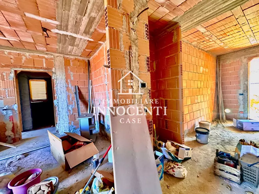 Immagine 11 di Appartamento in vendita  a Massa