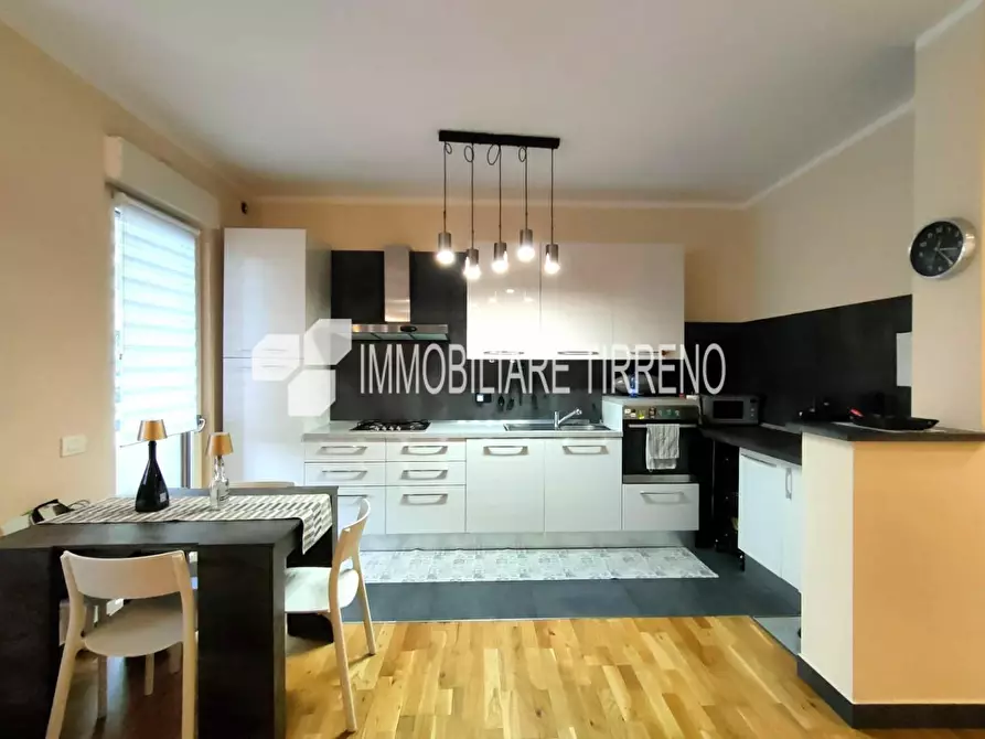 Immagine 5 di Appartamento in vendita  a Massa