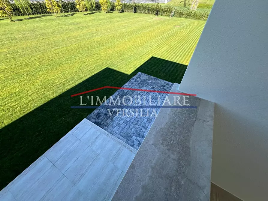 Immagine 9 di Villa in vendita  a Pietrasanta