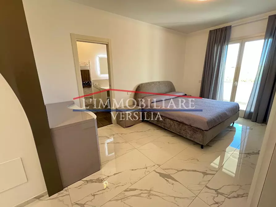 Immagine 52 di Villa in vendita  a Pietrasanta