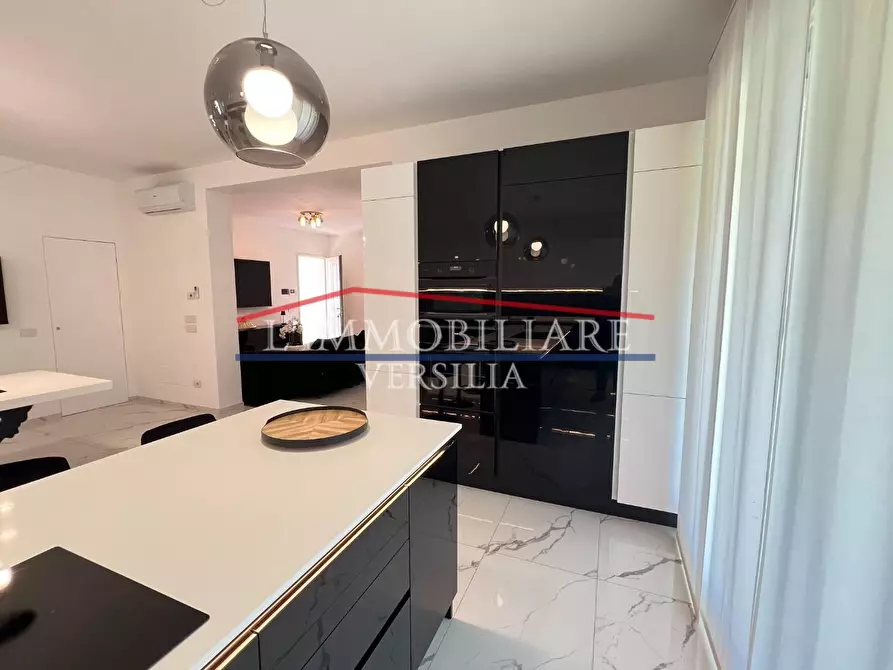 Immagine 22 di Villa in vendita  a Pietrasanta