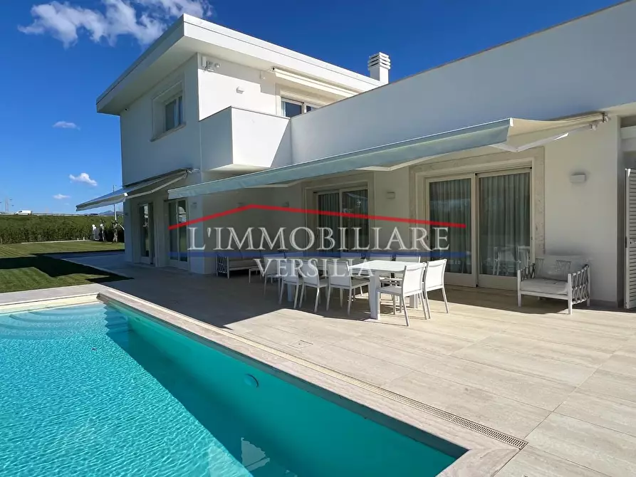 Immagine 5 di Villa in vendita  a Pietrasanta