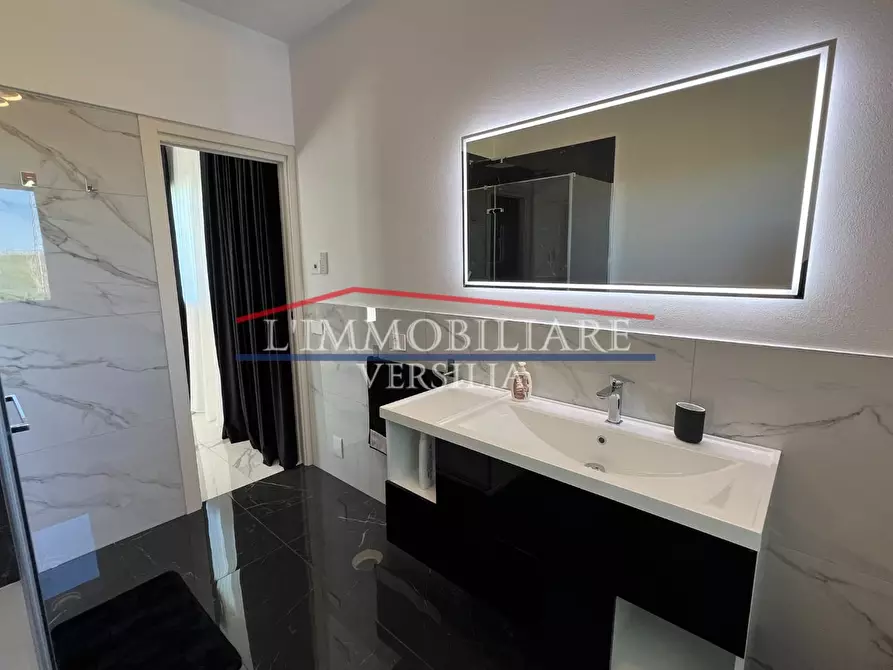 Immagine 36 di Villa in vendita  a Pietrasanta