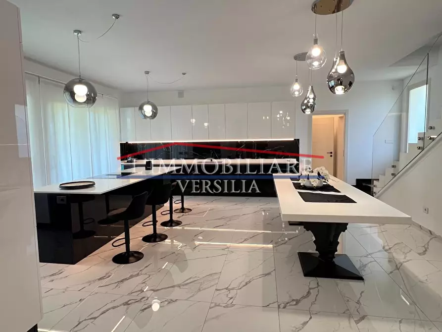 Immagine 17 di Villa in vendita  a Pietrasanta