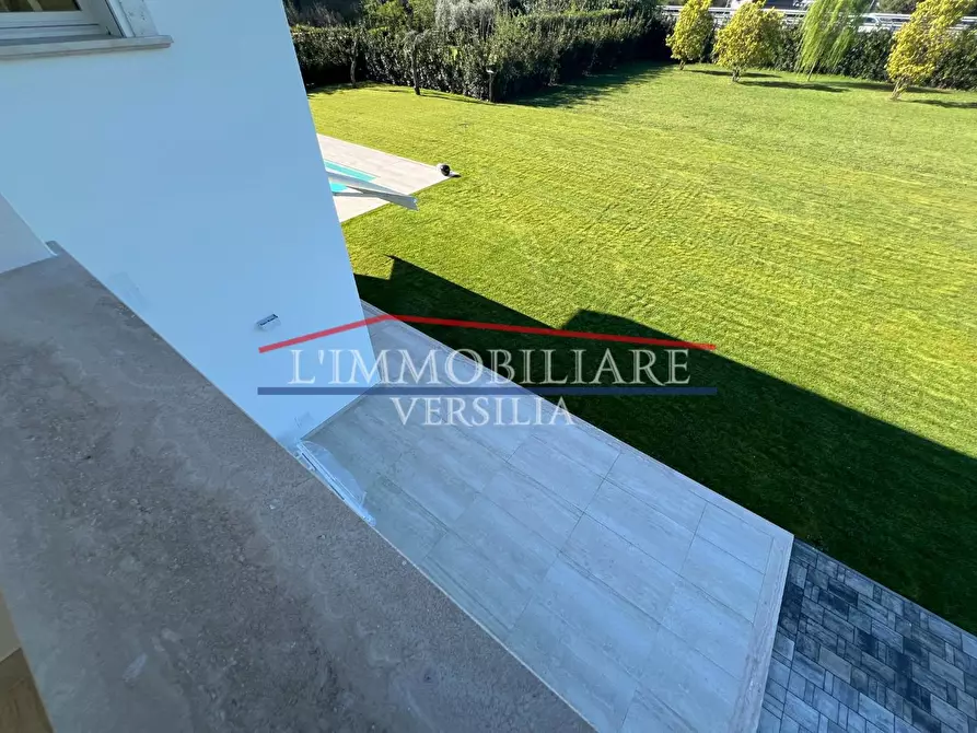 Immagine 8 di Villa in vendita  a Pietrasanta