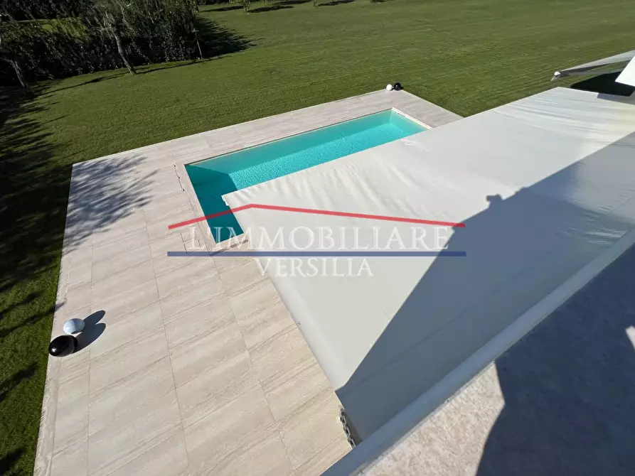 Immagine 12 di Villa in vendita  a Pietrasanta