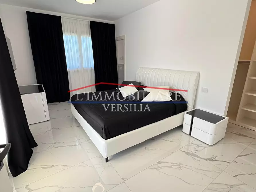 Immagine 43 di Villa in vendita  a Pietrasanta