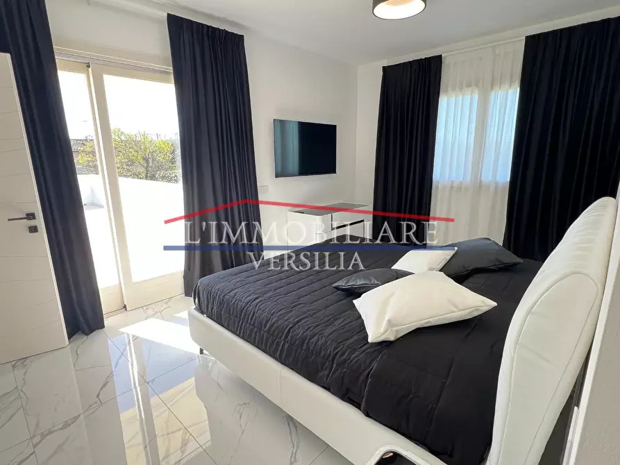 Immagine 42 di Villa in vendita  a Pietrasanta