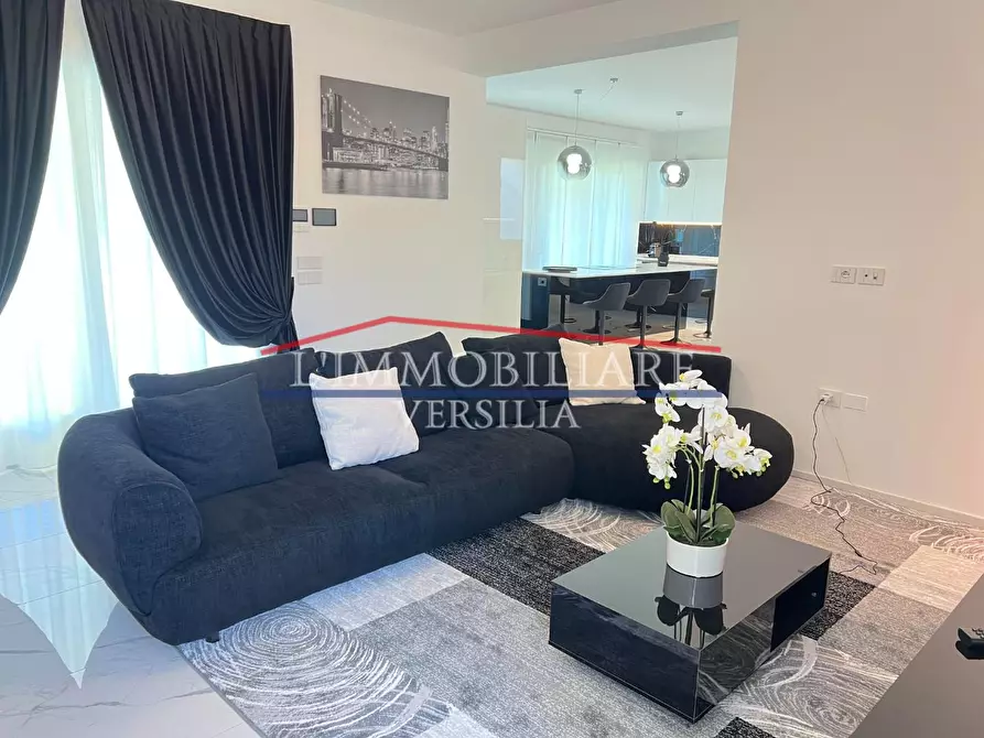 Immagine 14 di Villa in vendita  a Pietrasanta