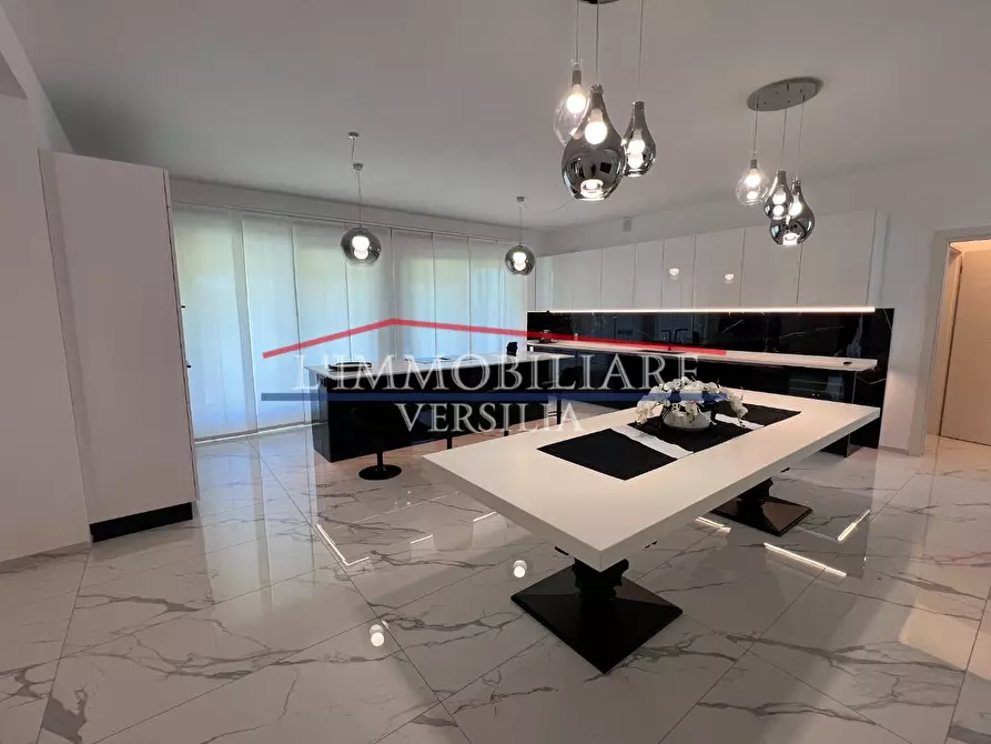 Immagine 18 di Villa in vendita  a Pietrasanta