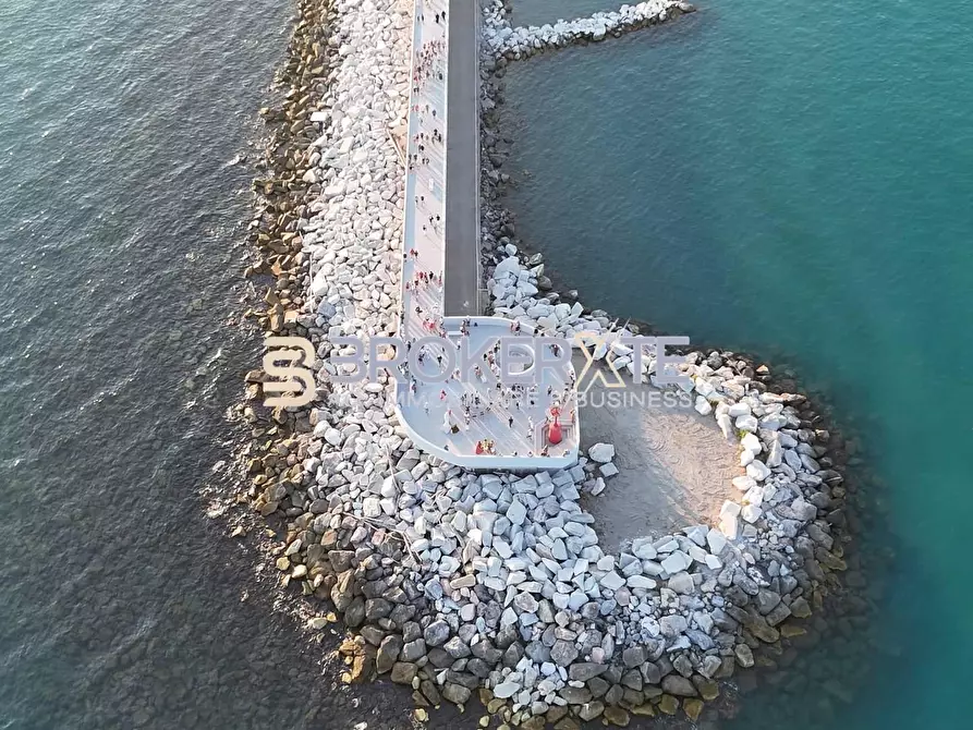 Immagine 24 di Appartamento in vendita  a Carrara