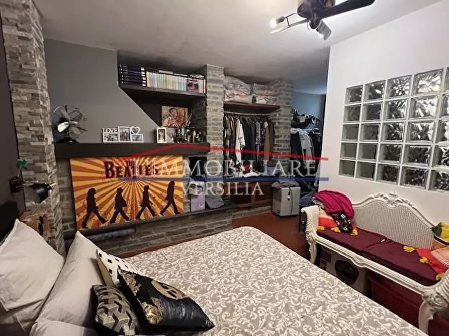 Immagine 59 di Villa in vendita  a Massa