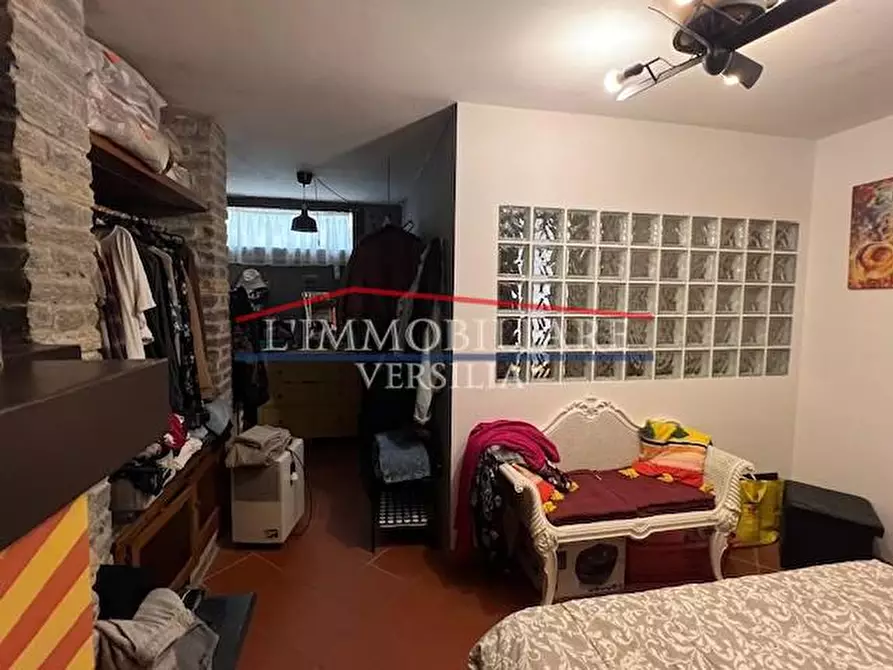 Immagine 60 di Villa in vendita  a Massa