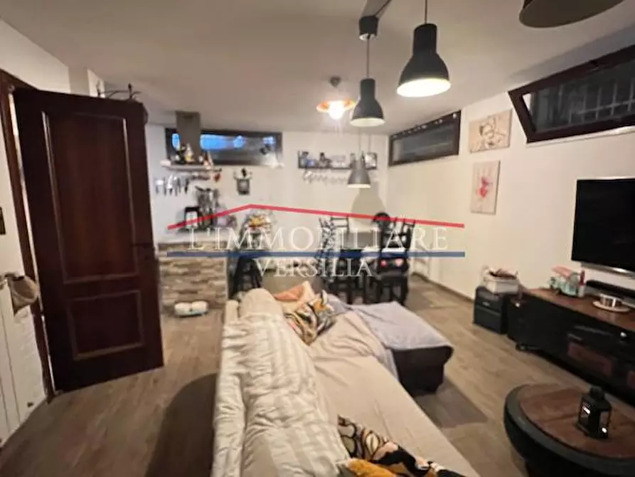 Immagine 46 di Villa in vendita  a Massa