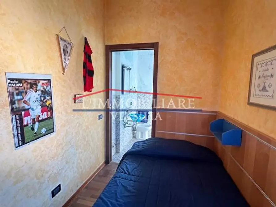 Immagine 30 di Villa in vendita  a Massa