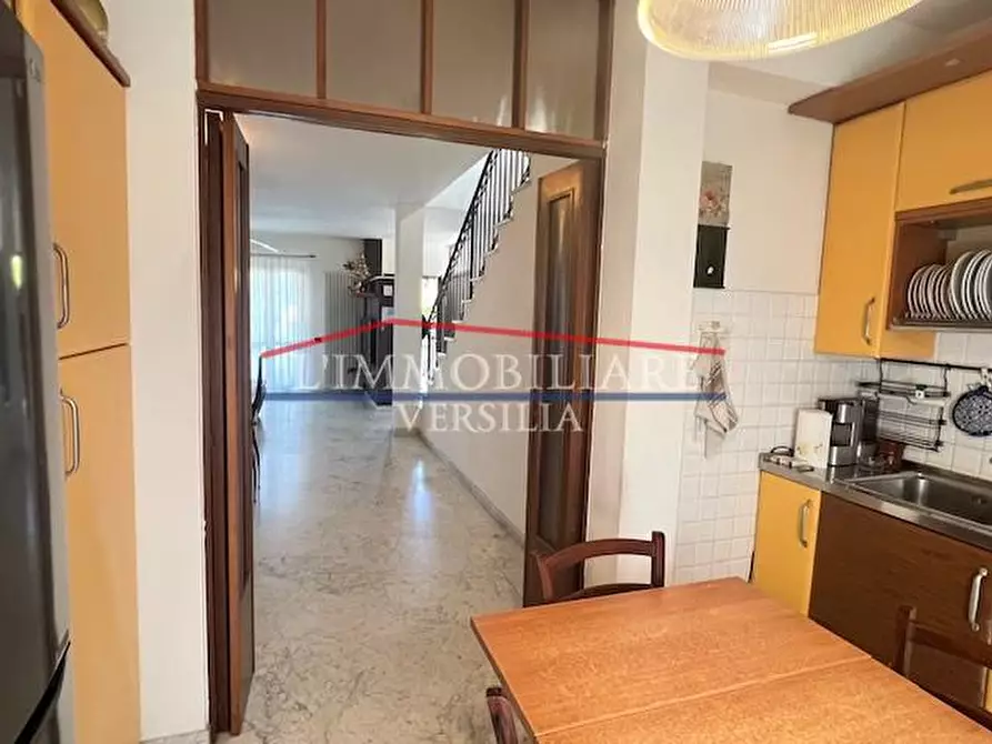 Immagine 10 di Villa in vendita  a Massa