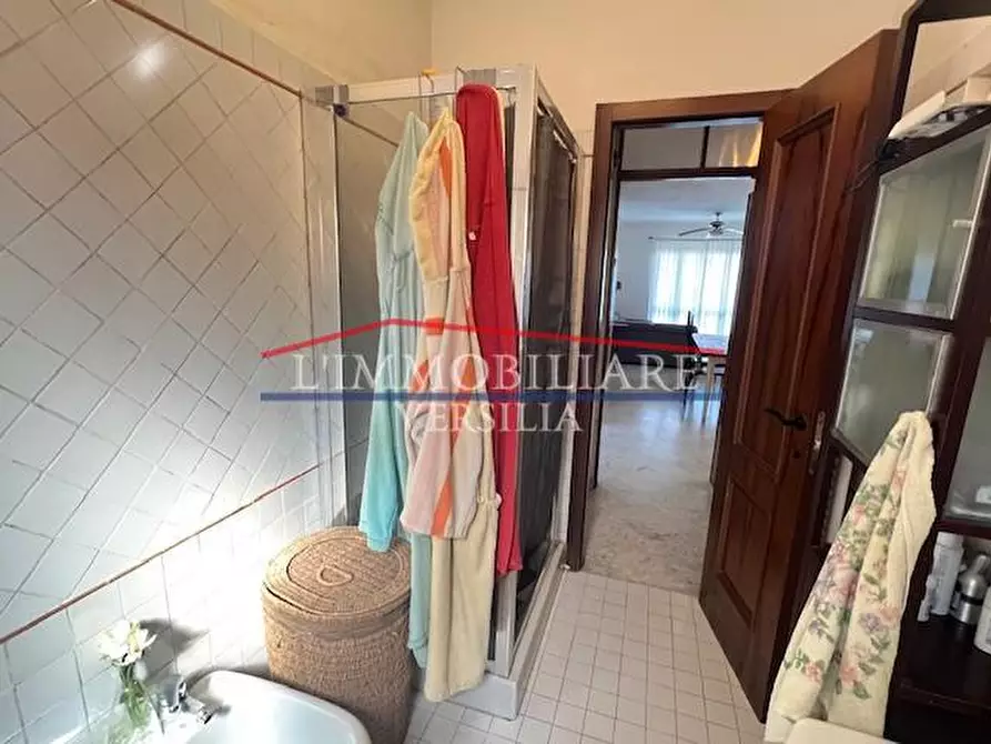 Immagine 14 di Villa in vendita  a Massa