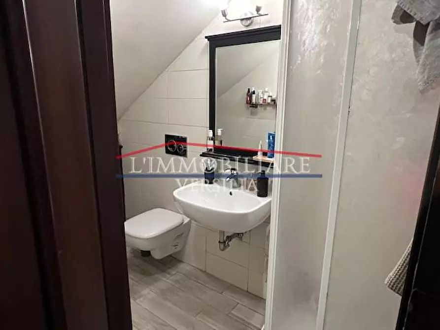 Immagine 53 di Villa in vendita  a Massa