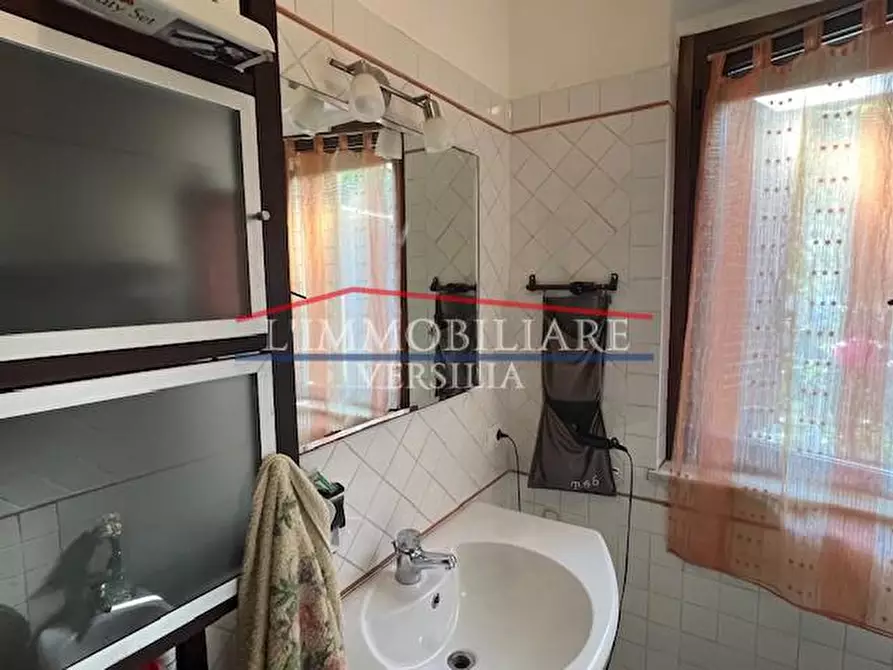 Immagine 13 di Villa in vendita  a Massa