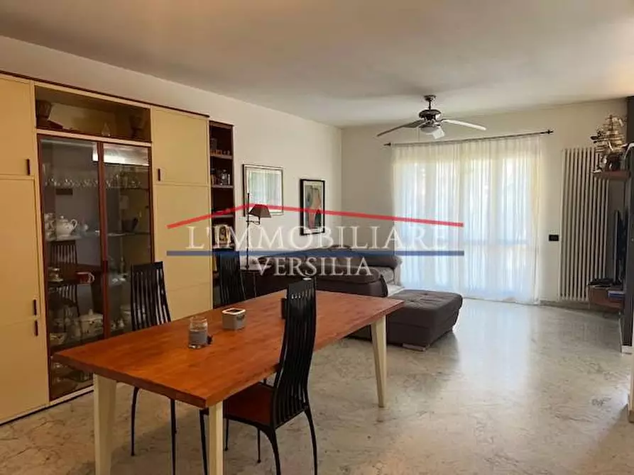 Immagine 2 di Villa in vendita  a Massa