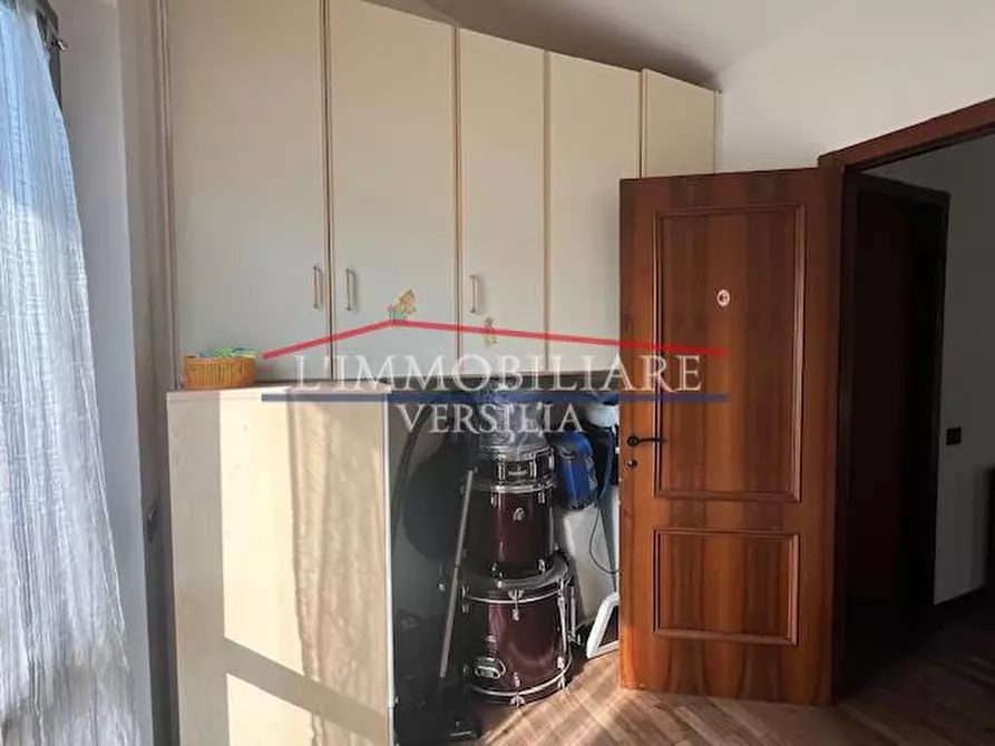 Immagine 27 di Villa in vendita  a Massa