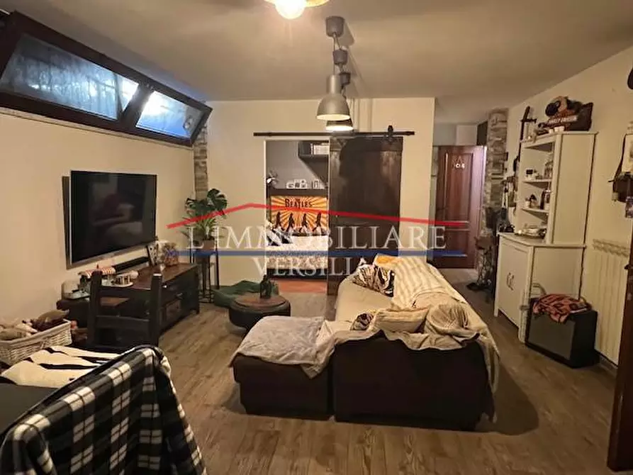 Immagine 57 di Villa in vendita  a Massa