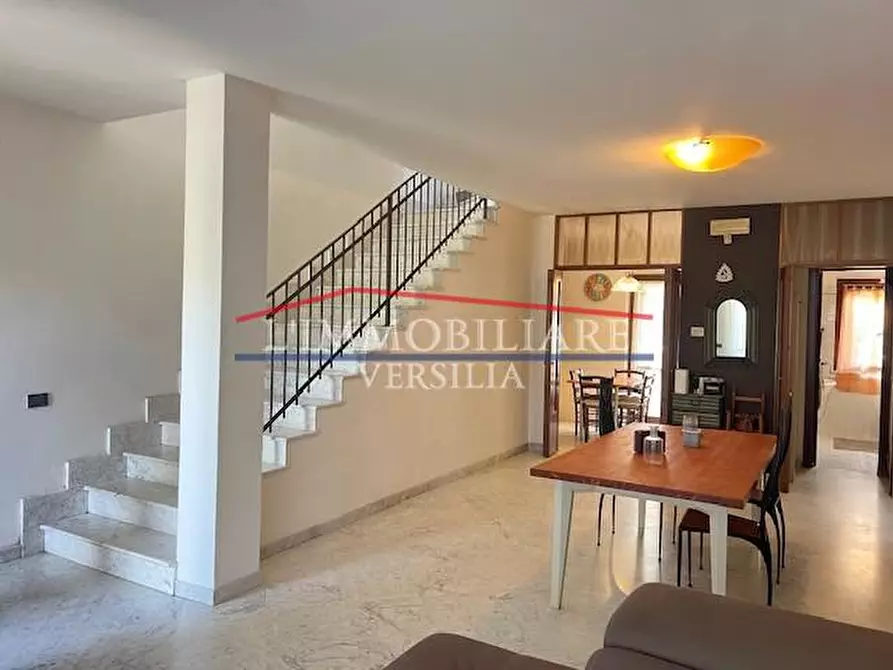 Immagine 6 di Villa in vendita  a Massa