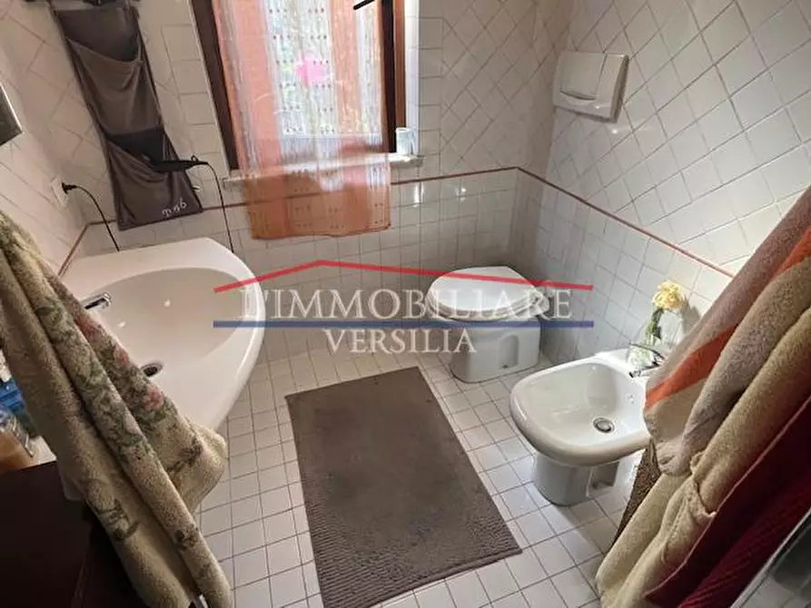 Immagine 12 di Villa in vendita  a Massa