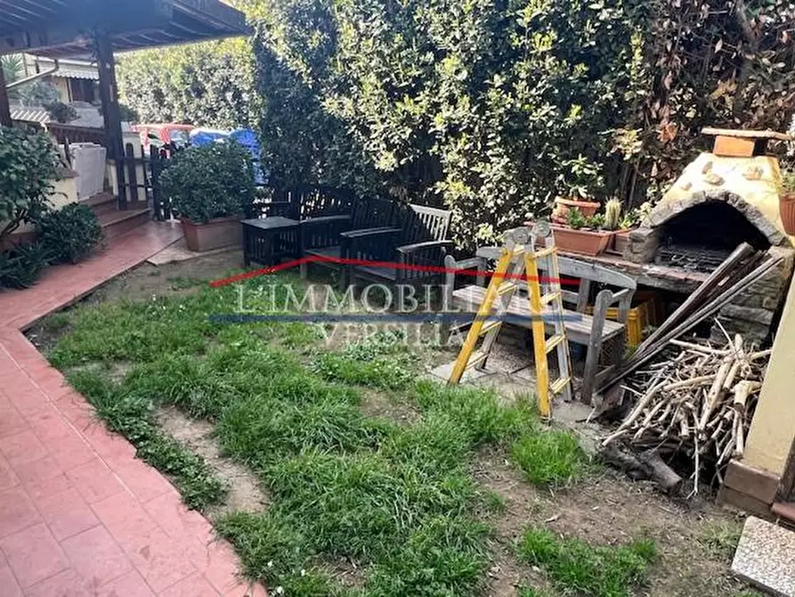 Immagine 17 di Villa in vendita  a Massa