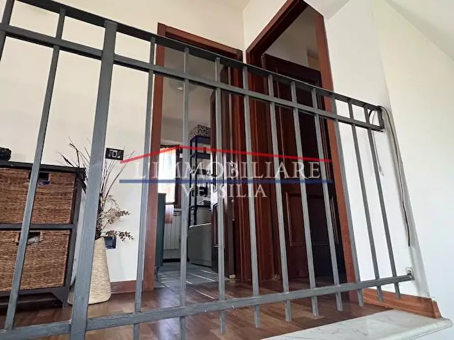 Immagine 24 di Villa in vendita  a Massa