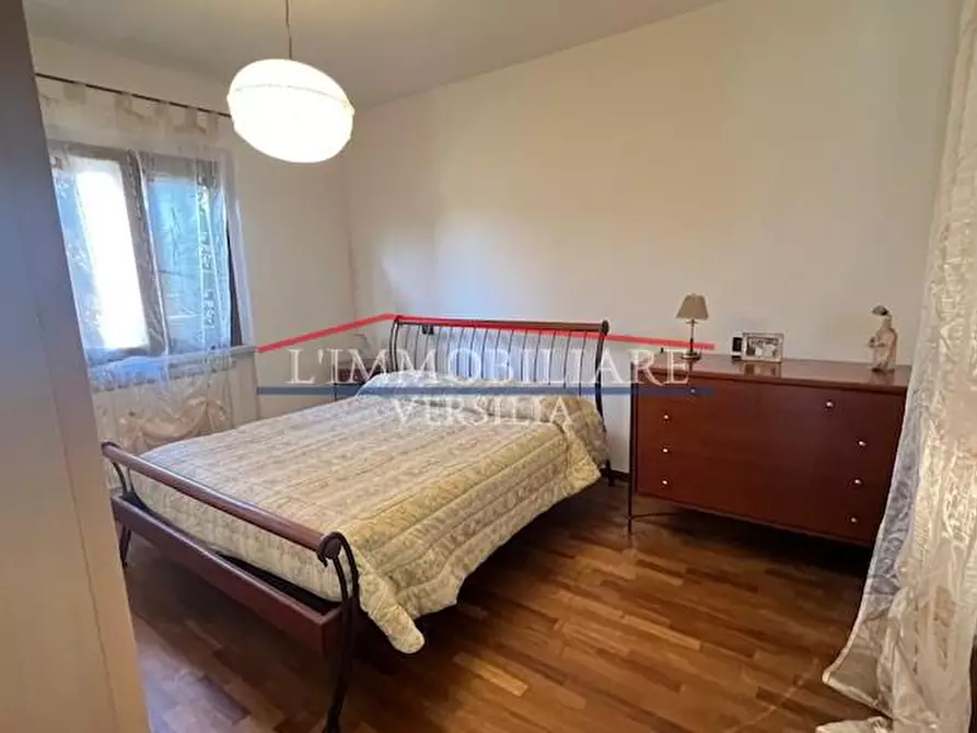 Immagine 35 di Villa in vendita  a Massa