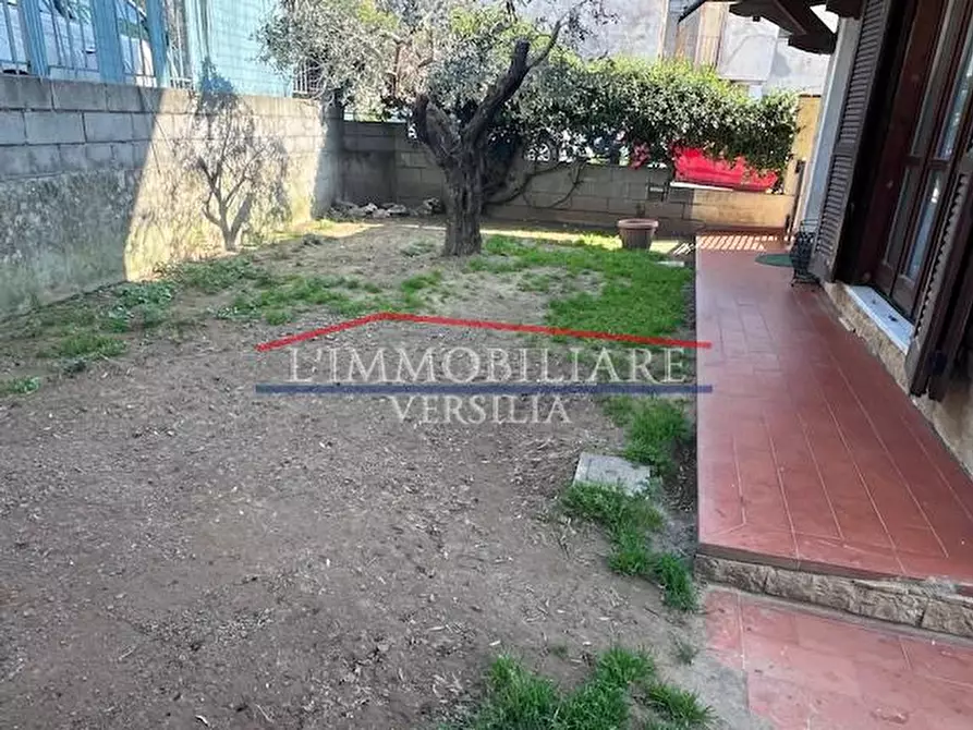 Immagine 20 di Villa in vendita  a Massa