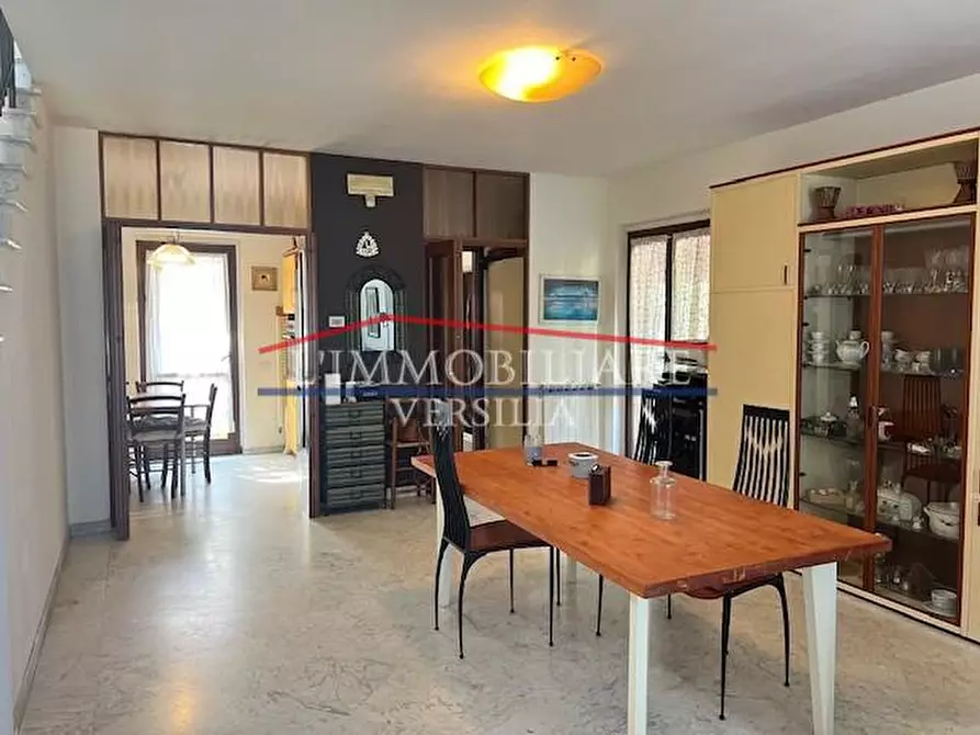 Immagine 5 di Villa in vendita  a Massa