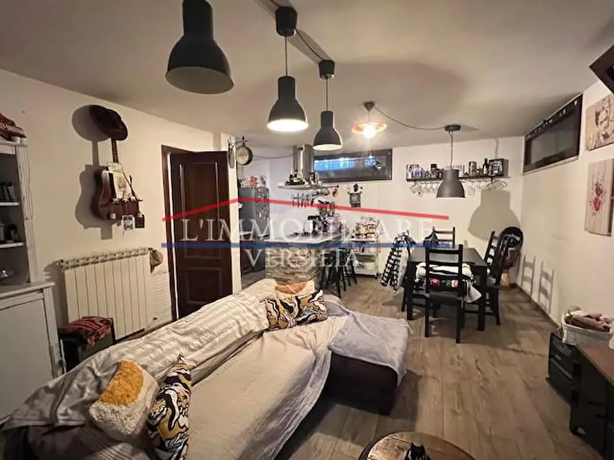 Immagine 47 di Villa in vendita  a Massa