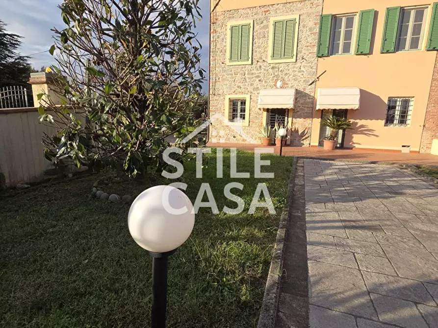 Immagine 52 di Villa in vendita  a Porcari