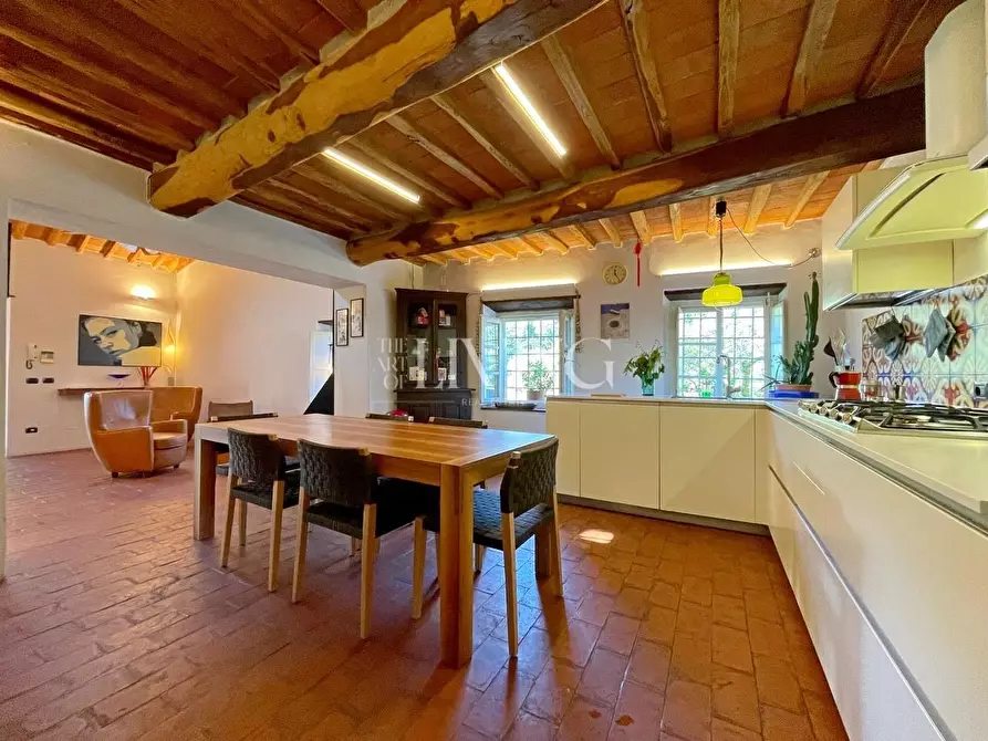 Immagine 10 di Casa colonica in vendita  a Lucca