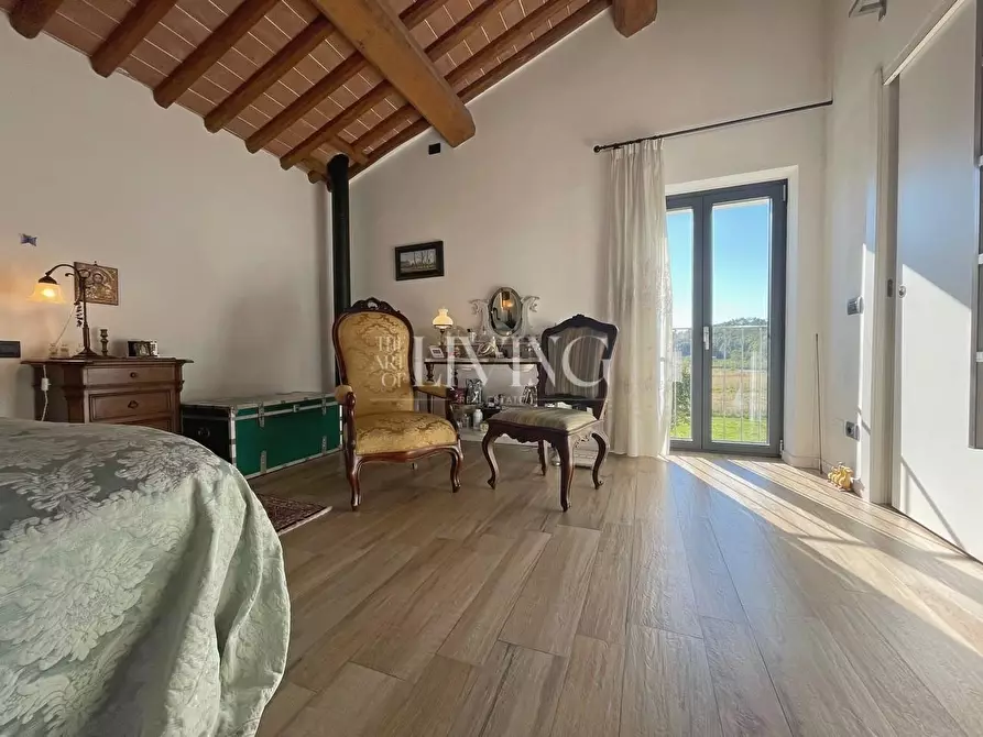 Immagine 60 di Casa colonica in vendita  a Lucca