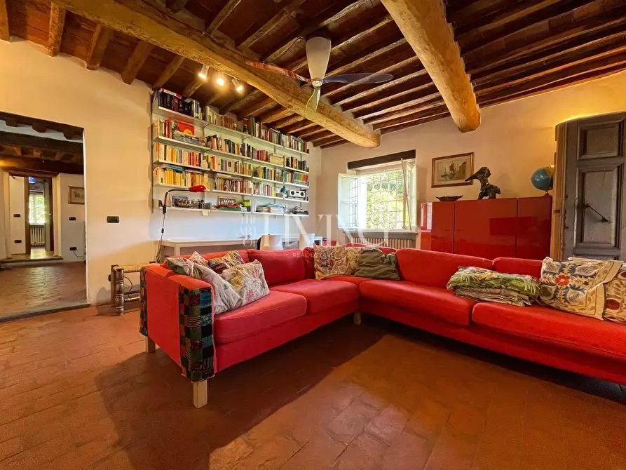 Immagine 8 di Casa colonica in vendita  a Lucca