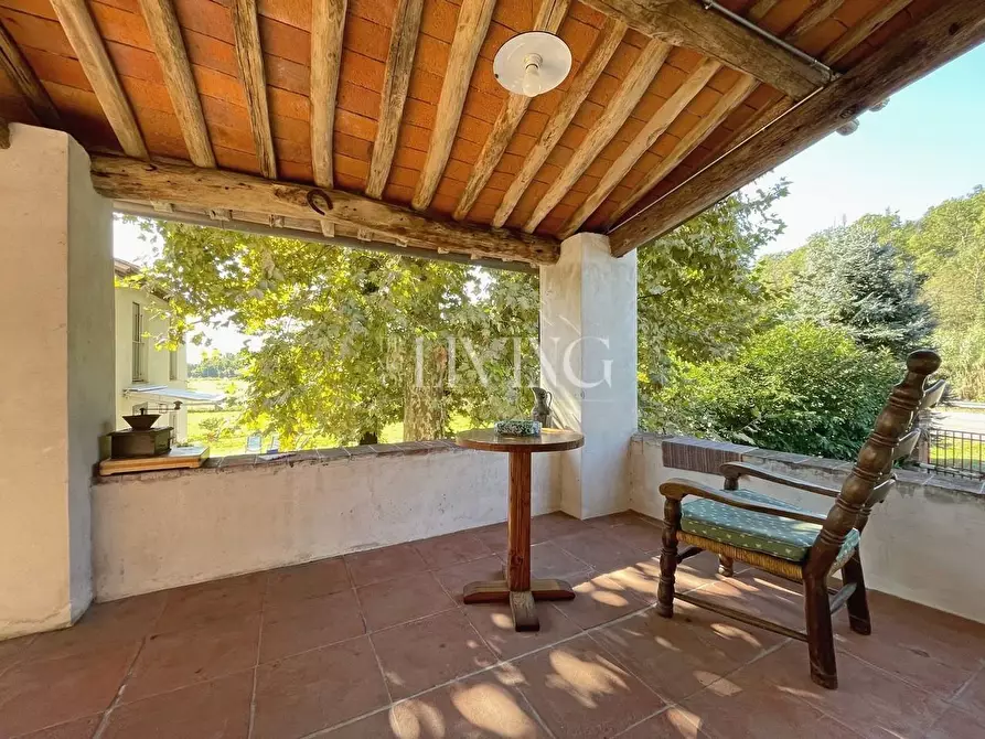 Immagine 1 di Casa colonica in vendita  a Lucca