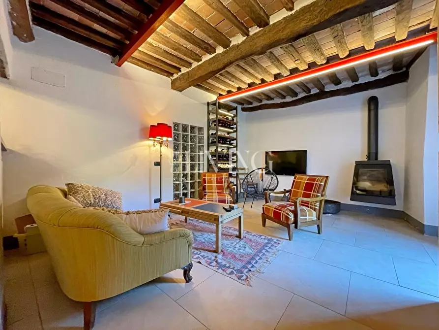 Immagine 32 di Casa colonica in vendita  a Lucca